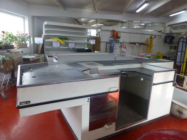 PULT BLAGAJNIČKI SA POMOĆNOM TRAKOM