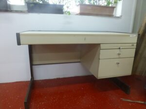 PISAĆI STOL (I00219, I00099)