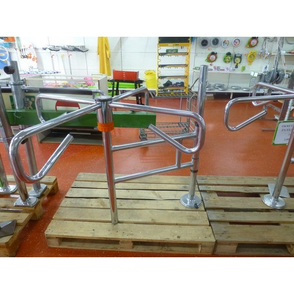 OKRETNA VRATA ZA ULAZ VEĆA