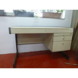 PISAĆI STOL (I00219, I00099)